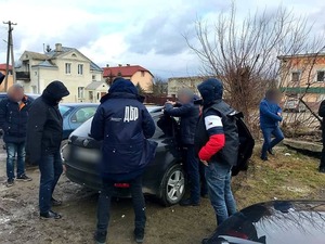 Прокурори скерували до суду справу щодо львівських поліцейських, які примушували людей торгувати наркотиками