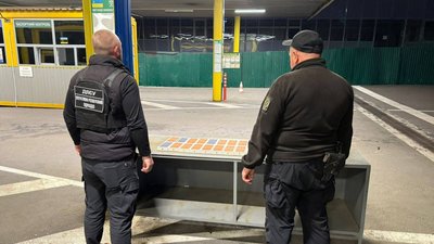 В Україну намагалися нелегально ввезти перші iPhone 17