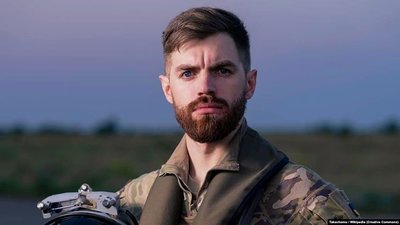 Мама "Джуса" розповіла деталі про обшуки у квартирі