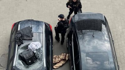 У Львові чоловік викинув телевізор з вікна квартири
