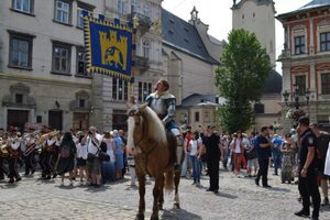 У Львові відбувся святковий парад до Дня міста (фото)