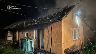 На Львівщині горіла будівля