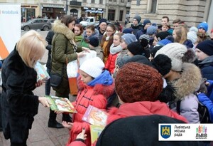 Львів’яни зібрали 300 книг для дітей зі Сходу України (ФОТО)