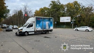 У Києві сталася ДТП з вантажівкою, серед постраждалих - діти