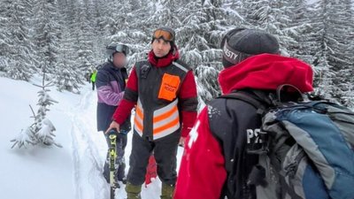 Надзвичайники врятували сноубордистів, які заблукали у Карпатах (ФОТО)