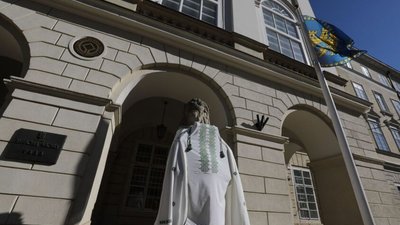 У четвер львівських левів перед Ратушею одягнуть у вишиванки