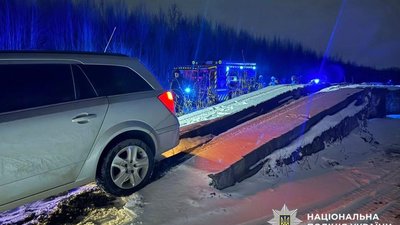 На Хмельниччині автомобіль самовільно покотився та наїхав на чоловіка