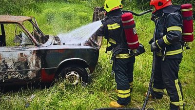 У Львові на території гаражного кооперативу згорів автомобіль (ФОТО)