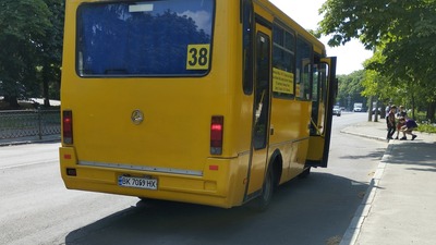 Рівненська міськрада повідомила, як покарала водія маршрутки, який зневажив маму загиблого Героя