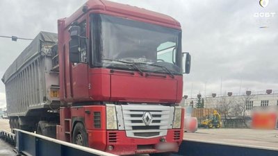 На Київщині виявили вантажівку з перевантаженням у понад 8 тонн
