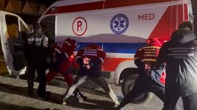 Український поліцейський придбав собі автомобіль швидкої допомоги, щоб наживатися на війні (ФОТО)