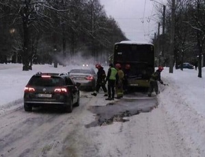 Стала відома причина інциденту з автобусом у Львові (фото, відео)