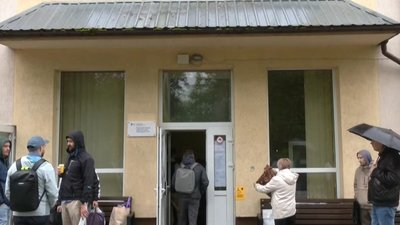 Черги під медзакладом: у Львові сотні військовозобов’язаних не можуть пройти ВЛК до 5 червня
