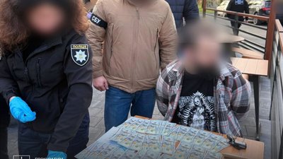 Прокуратура затримала підполковника Міноборони за підозрою у переправленні військовозобов’язаних до Європи