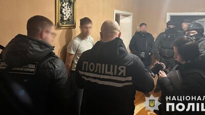 Поліцейські Львівщини затримали чоловіків, які організували для військовозобов'язаних незаконний перетин кордону (ФОТО)