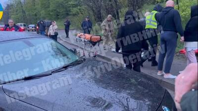 Водій BMW у Києві вилетів на тротуар і збив двох працівників ресторану (ВІДЕО)