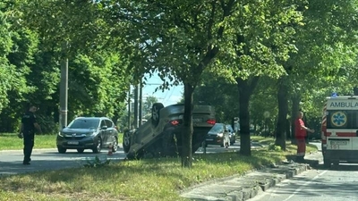 У Львові перекинувся автомобіль (ВІДЕО)