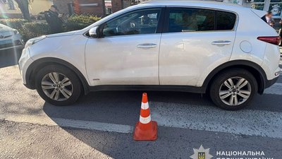 На Львівщині автомобіль збив 42-річну жінку