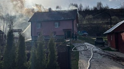 У Львівській області під час пожежі в будинку постраждала жінка