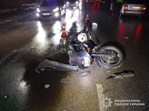 Фото: Поліція Львівської області. Пошкоджений мотоцикл після дорожньо-транспортної пригоди.