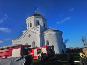 На Львівщині пожежу у церкві ліквідовували 32 рятувальники (фото)