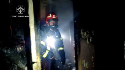 У Львові під час пожежі в п’ятиповерхівці врятували вісьмох людей