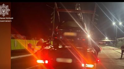 У Львові п’яний 25-річний водій гасав на машині нічним містом без увімкнених фар (ВІДЕО)