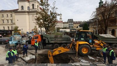 У Львові ліквідація масштабного прориву води триватиме до кінця дня