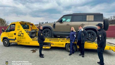 Ошукали іноземців на мільйони: Нацполіція України викрила міжнародну шахрайську мережу (ФОТО, ВІДЕО)