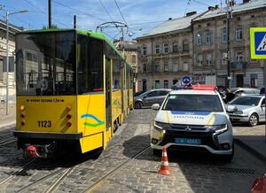 Наїзд трамвая на жінку: поліція повідомила деталі ДТП у Львові (ФОТО)