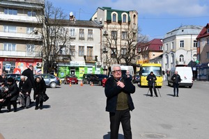 Батько два роки приїжджав до міста і виглядав зниклого сина з війни: Воїн повернувся додому на щиті (ФОТО)