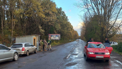 На Закарпатті на блокпосту автомобіль збив військового (ФОТО)