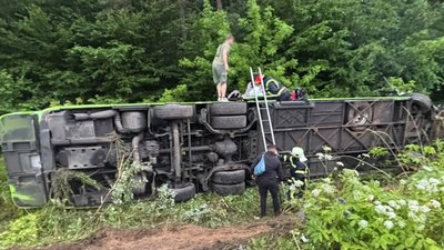 У масштабній ДТП на Львівщині травмовані 32 людини