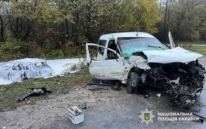 Після зіткнення Peugeot Partner зазнав значних пошкоджень. Фото: Поліція Тернопільської області (Facebook).