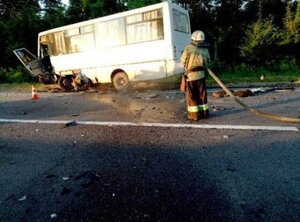 На Львівщині Volkswagen  врізався в маршрутку з людьми