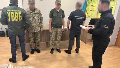 На Львівщині викрито канал незаконного переправлення чоловіків через кордон: затримано п'ять прикордонників