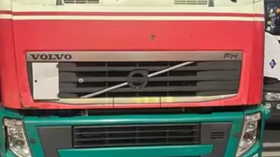 На Волині собака прикордонників винюхав наркотики в кабіні фури