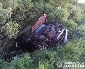 У Львівському районі легковик злетів з дороги внаслідок ДТП з вантажівкою (ФОТО)