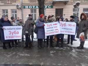 Комунальні стоматологи пікетують львівське управління охорони здоров’я