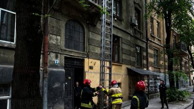 У Львові дворічна дитина зачинилася сама у квартирі