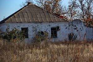 У селі на Донеччині обстрілами пошкоджено всі домівки (фото)