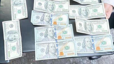 Львів’янин намагався дати хабар митнику у розмірі 1100 доларів