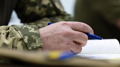 На Чернігівщині засудили військового, який втік зі служби та погрожував підірвати ТЦК