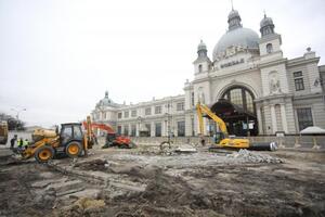 Від завтра на площі Двірцевій змінюватимуть організацію дорожнього руху (схема)