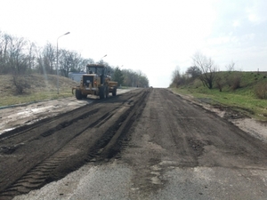 Можливе обмеження транспортного руху: на Львівщині триває ремонт міжнародної траси (фото)