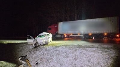 Внаслідок зіткнення з вантажівкою у Рівненському районі загинув 21-річний водій "BMW" (ФОТО)