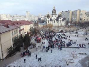 Поліцейські встановили особу дівчини, котра вже двічі «заміновувала» сихівську школу