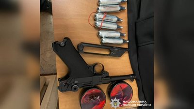 На Прикарпатті чоловік вистрелив у машину односельця та поранив дитину