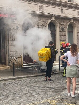 У Львові горіли автомобіль та електроскутер: деталі від пожежників (ФОТО/ВІДЕО)