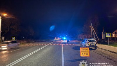 На Тернопільщині автомобіль збив школяра на пішохідному переході